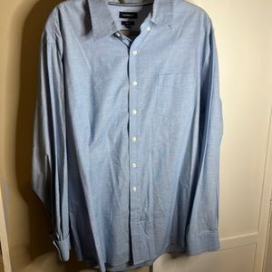 Men’s long sleeve Croft & Barrow button down shirt.
